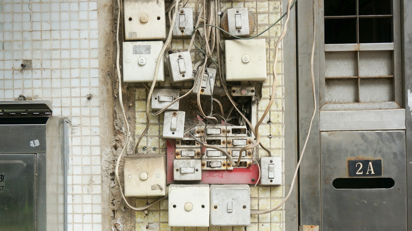 Causes of Electrical Failure in Homes and How to Fix It Safely